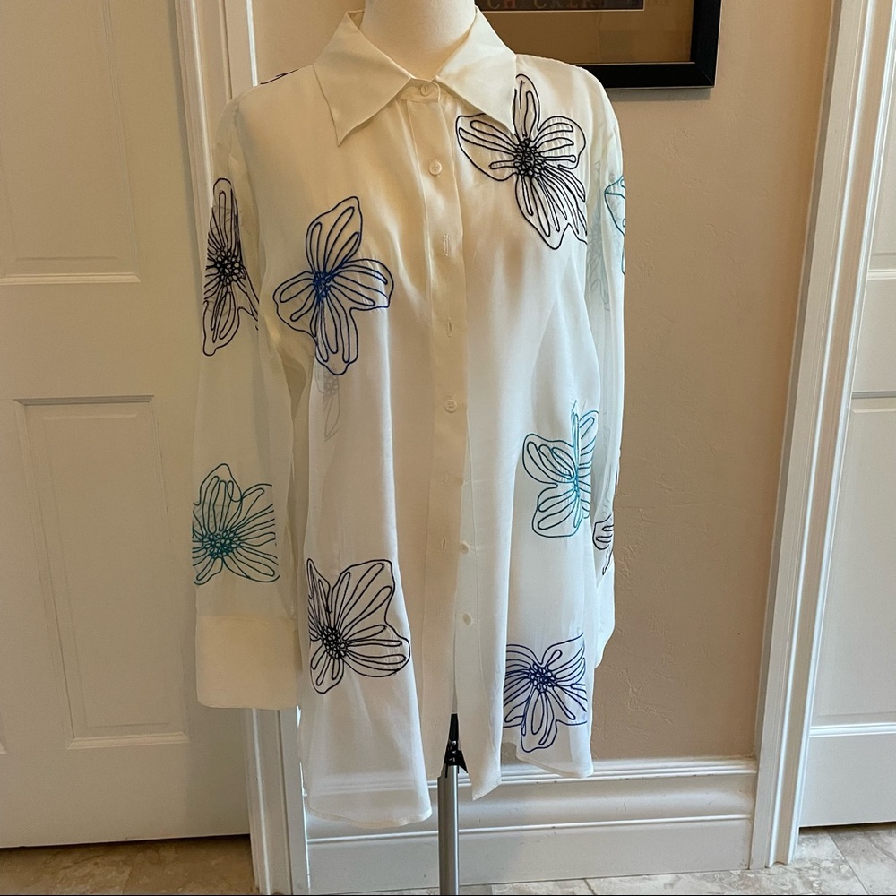 Due Per Due  Embroidered large flower silk long sleeve  blouse